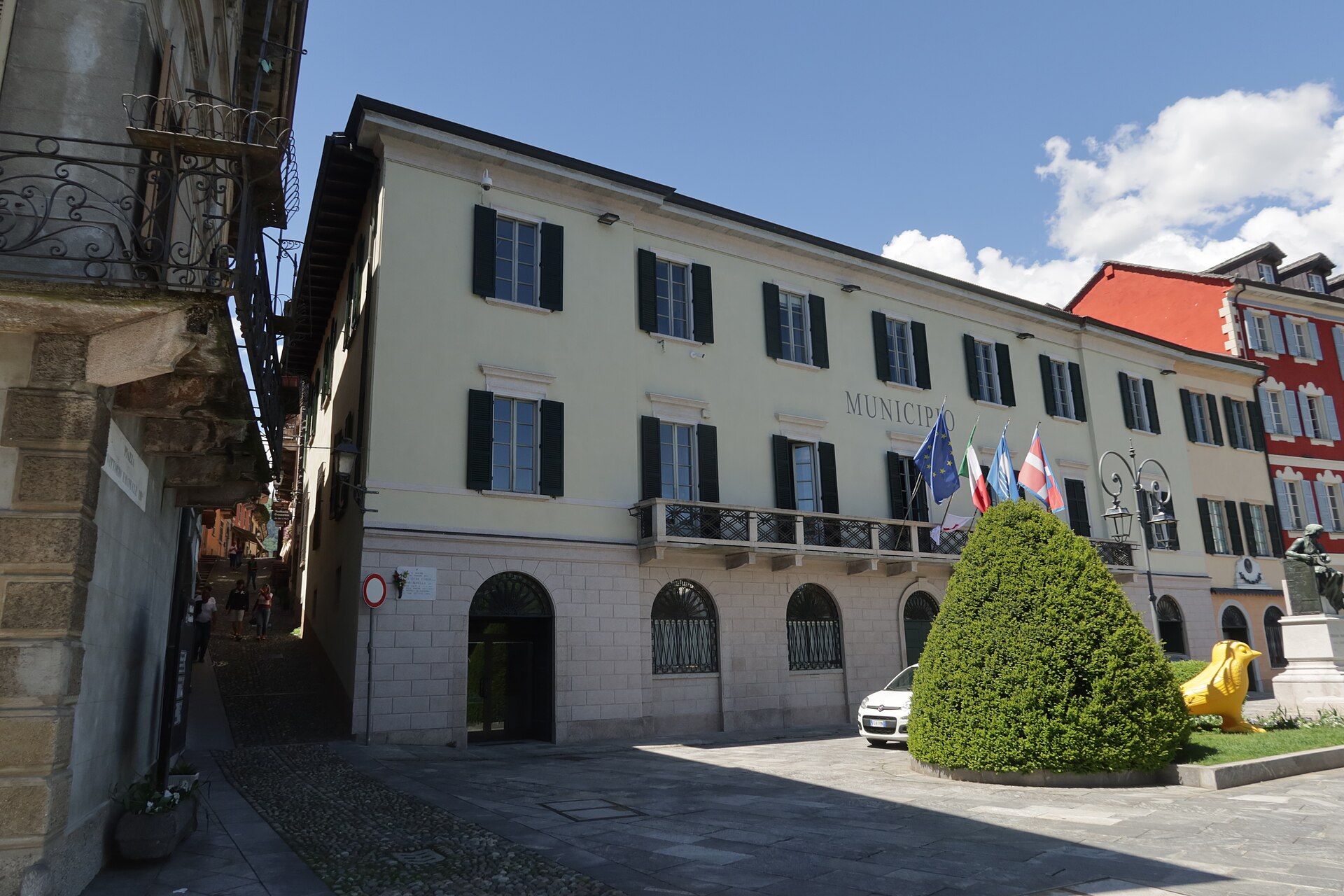 Il municipio di Cannobio, sul lungolago Maggiore